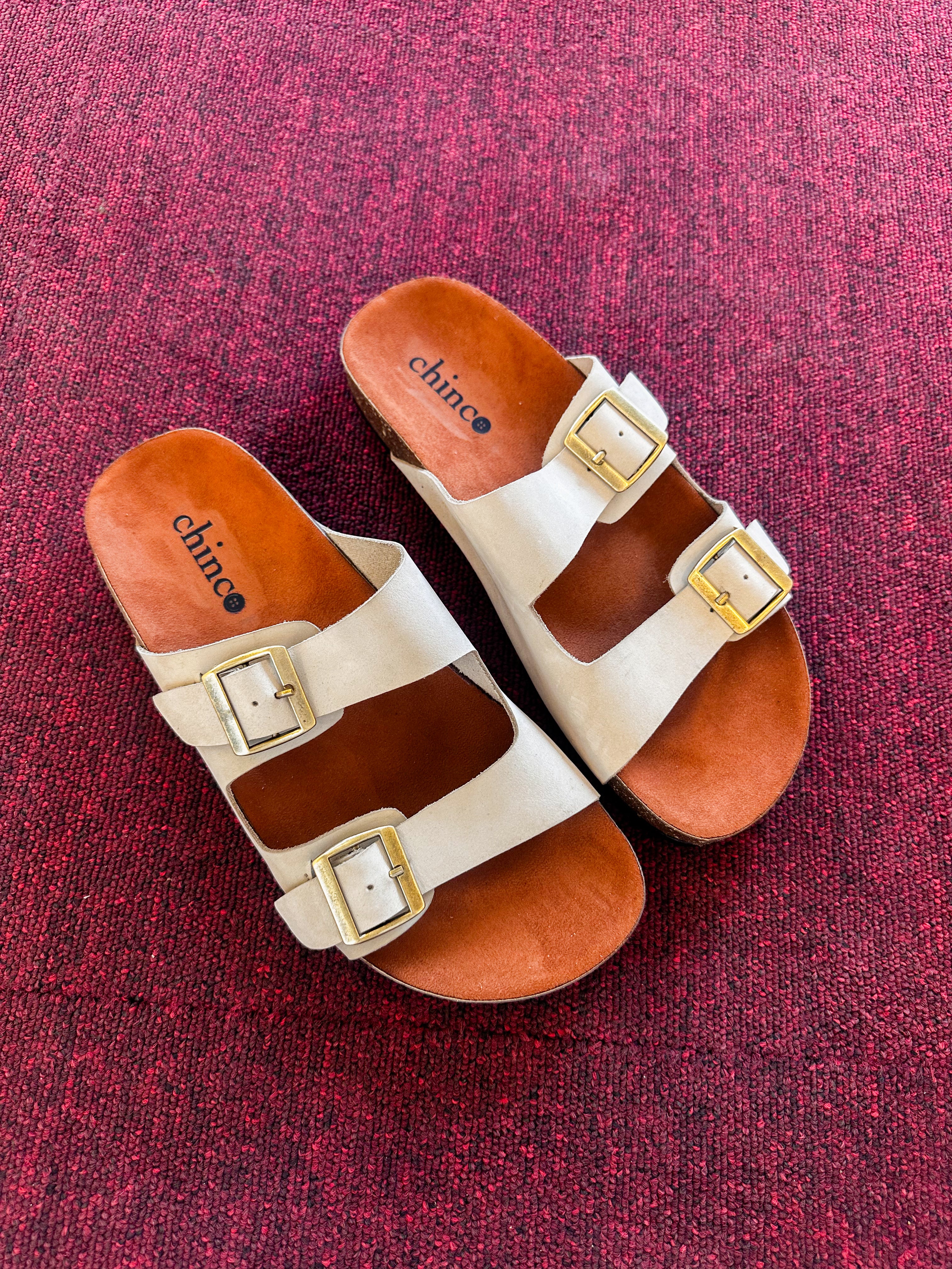 Leather slippers - beige