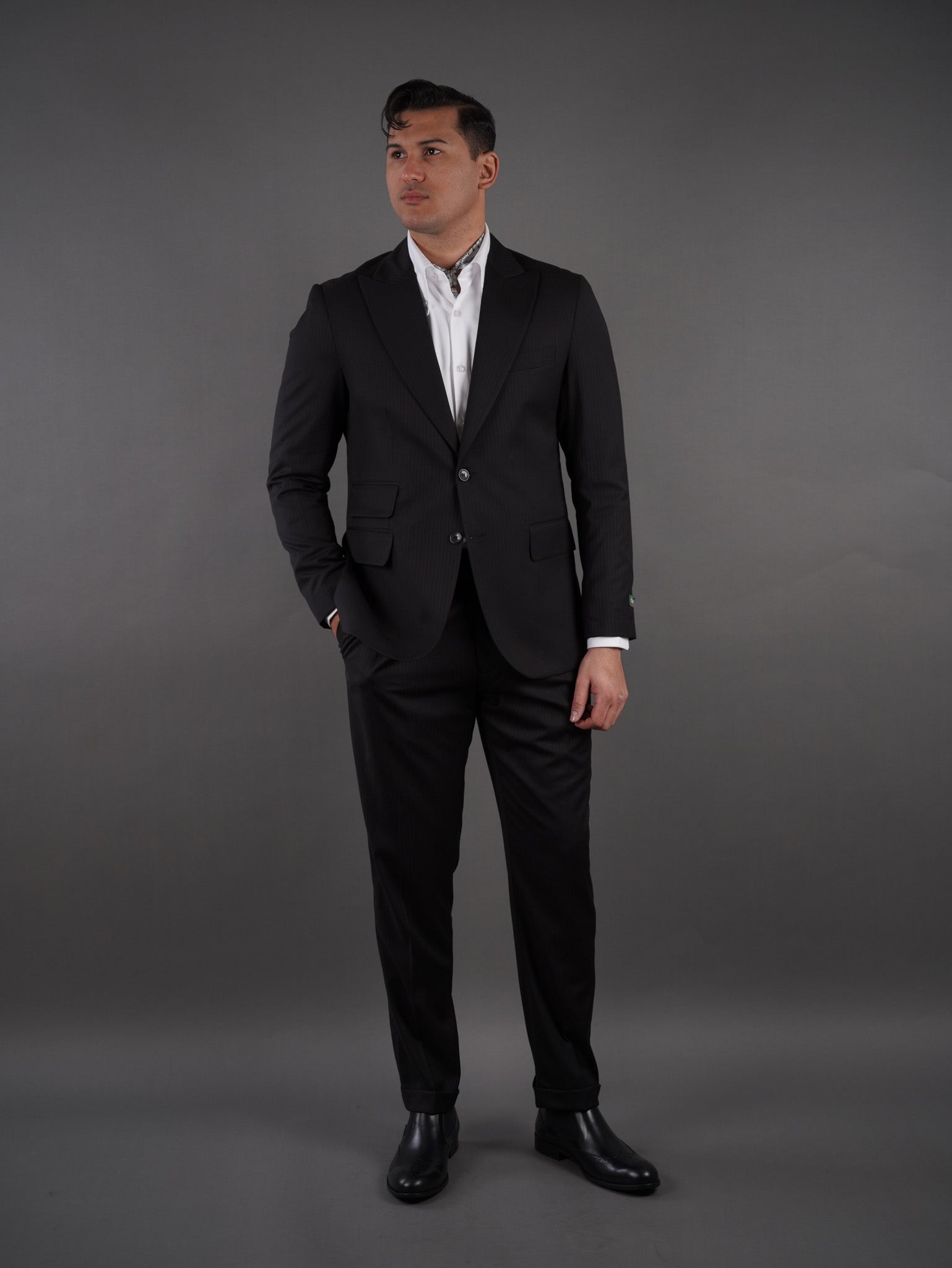 "Slim fit suit with two pockets - BLACK STRIPED