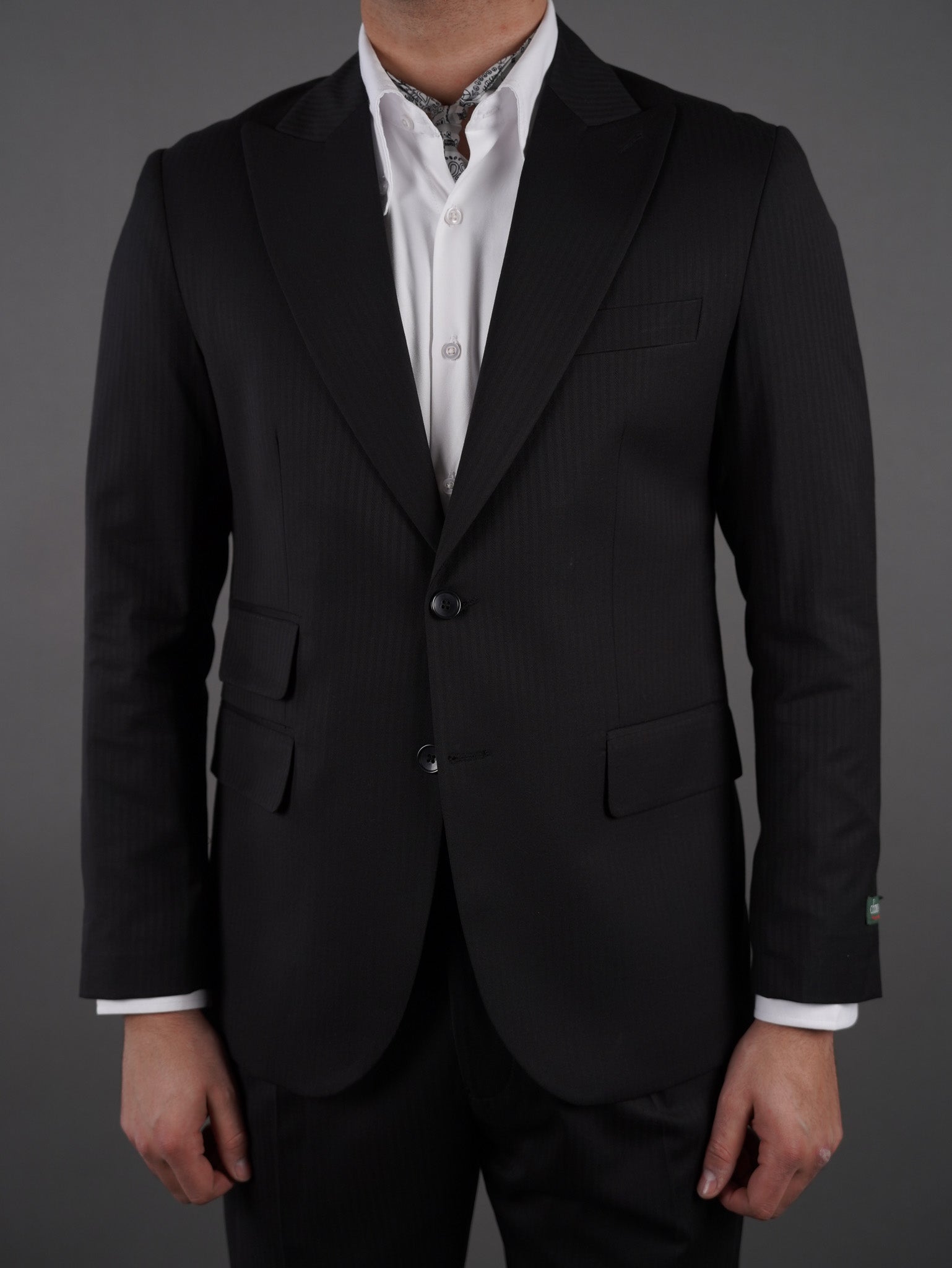 "Slim fit suit with two pockets - BLACK STRIPED