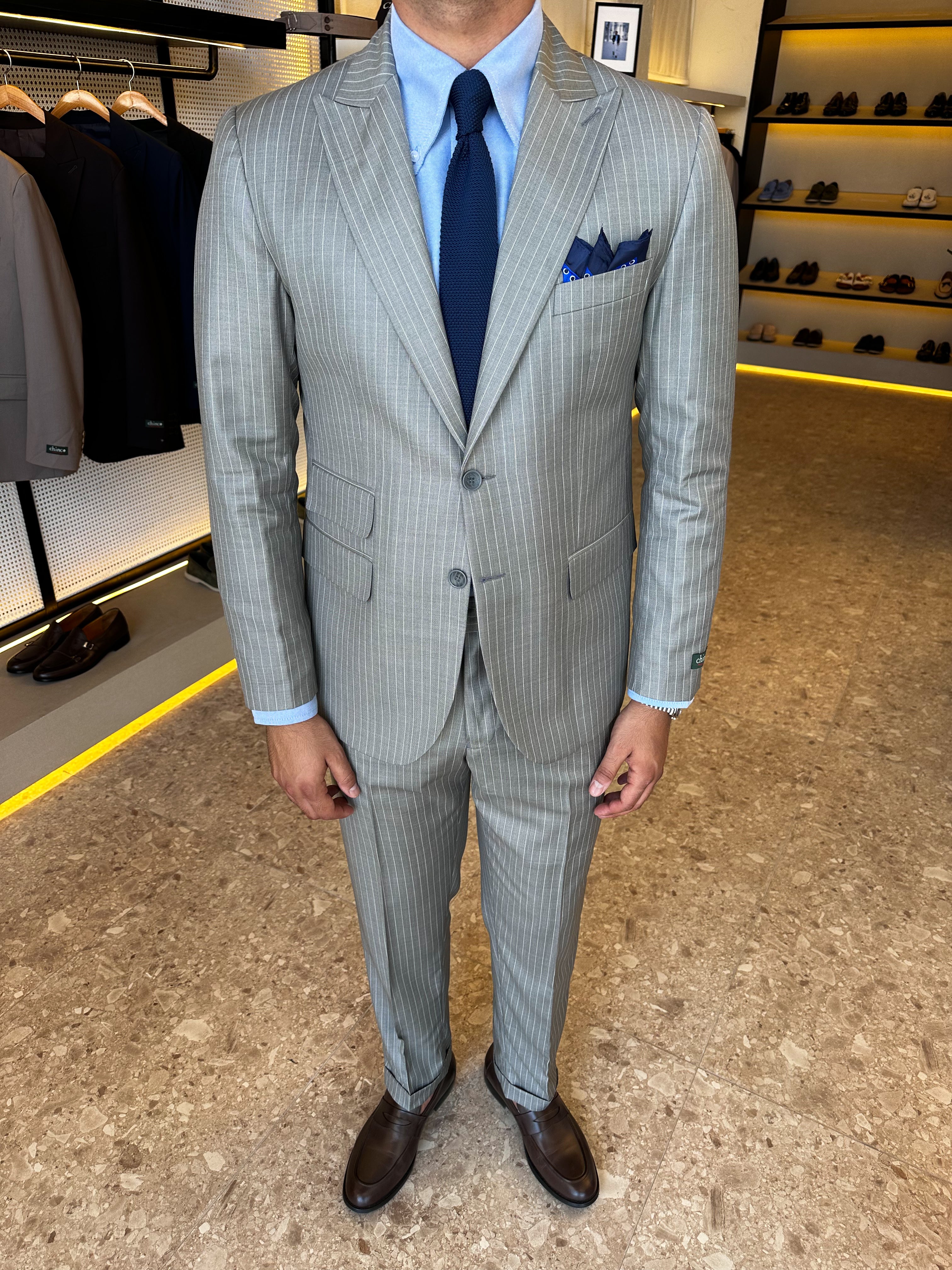 Slim fit suit with two pockets - Gray striped