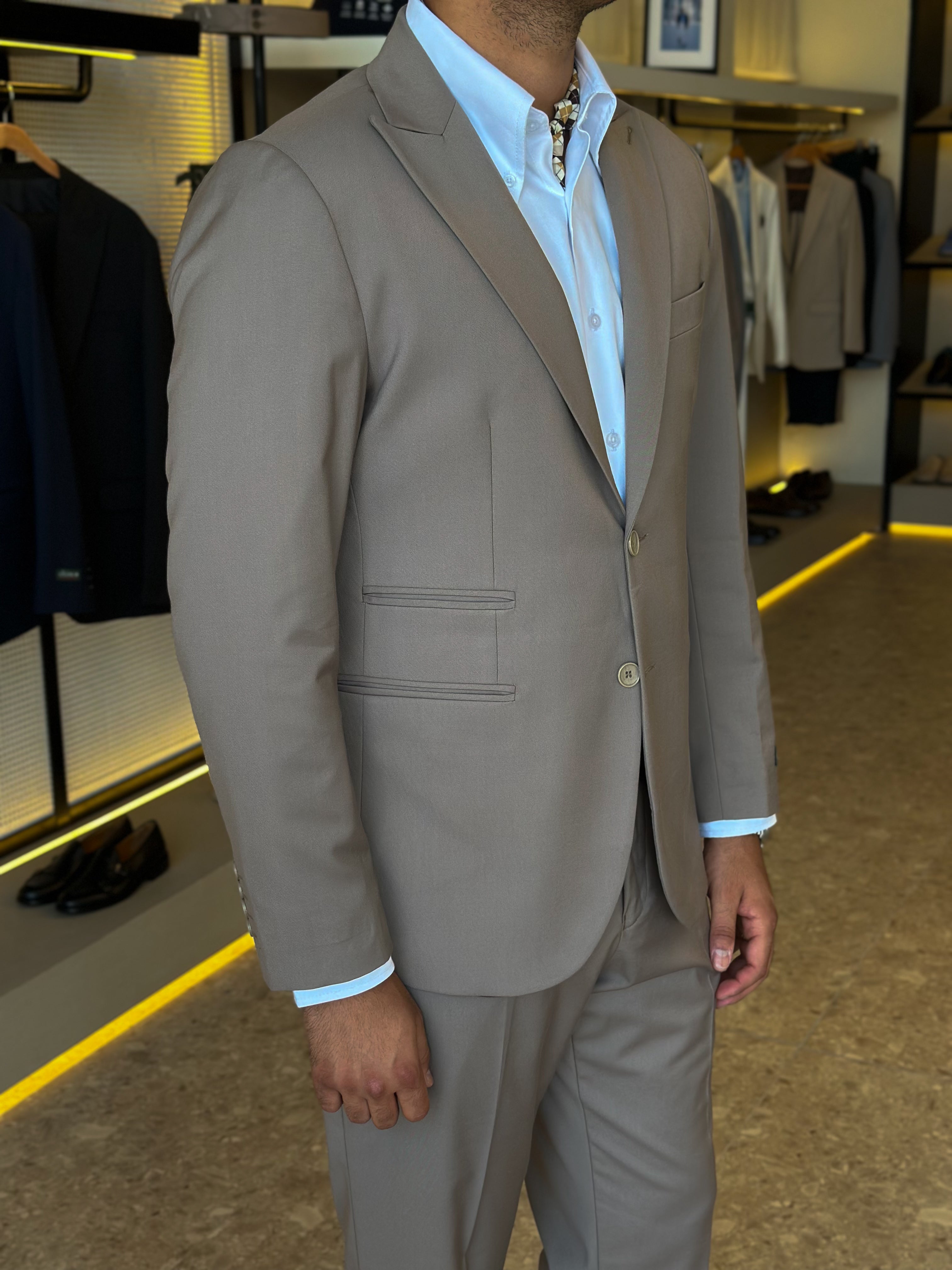 Slim fit suit with two pockets - Cacao