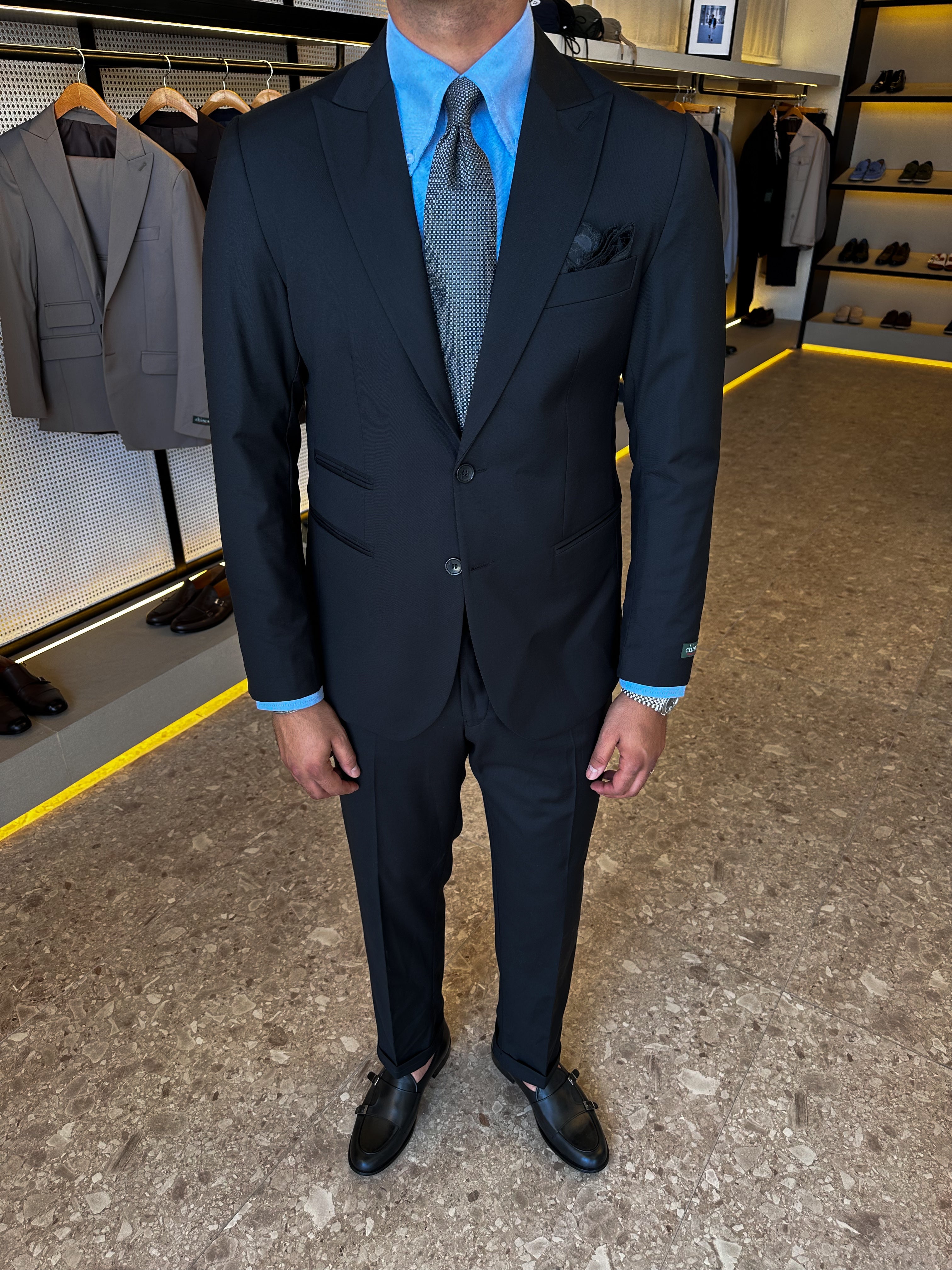 Slim fit suit with two pockets - Black