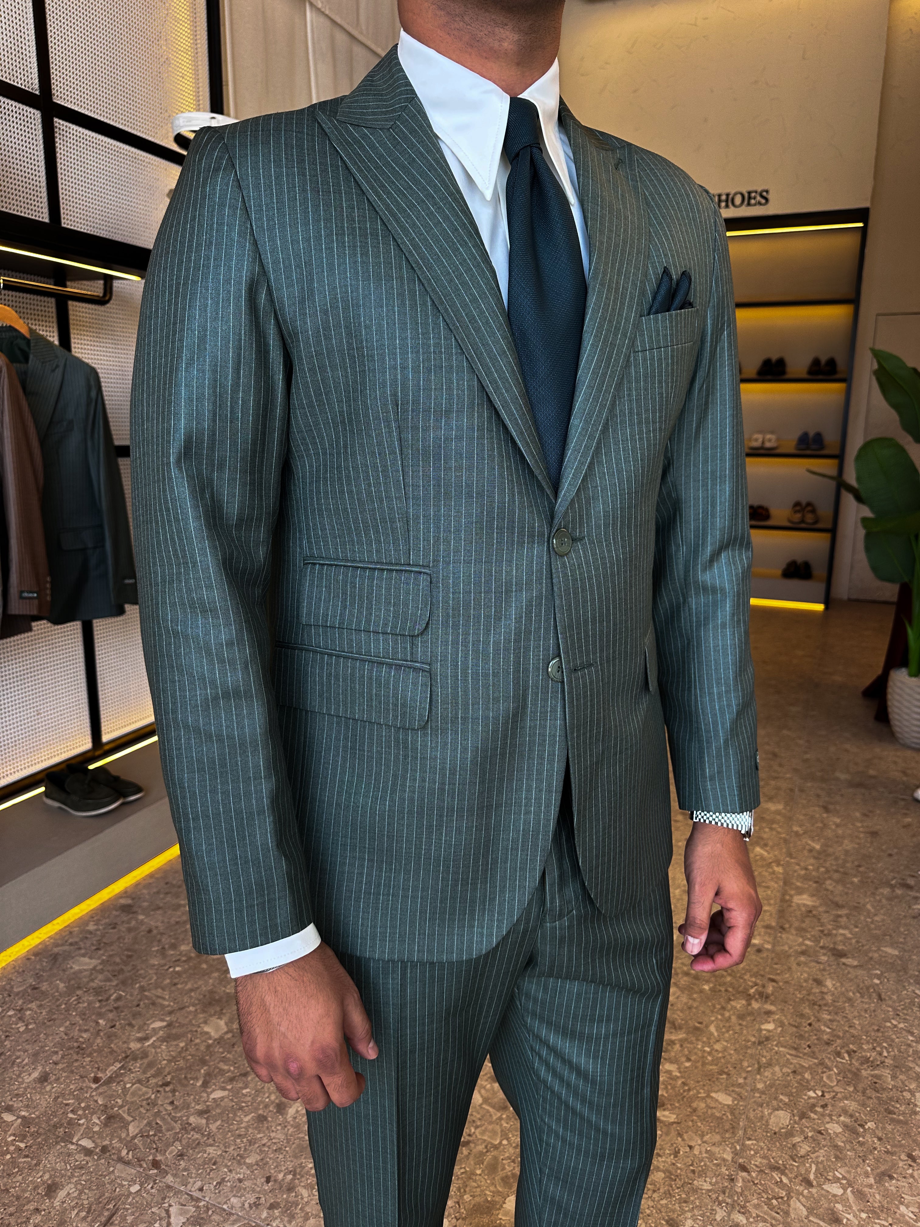 Slim fit suit with two pockets - Olive striped