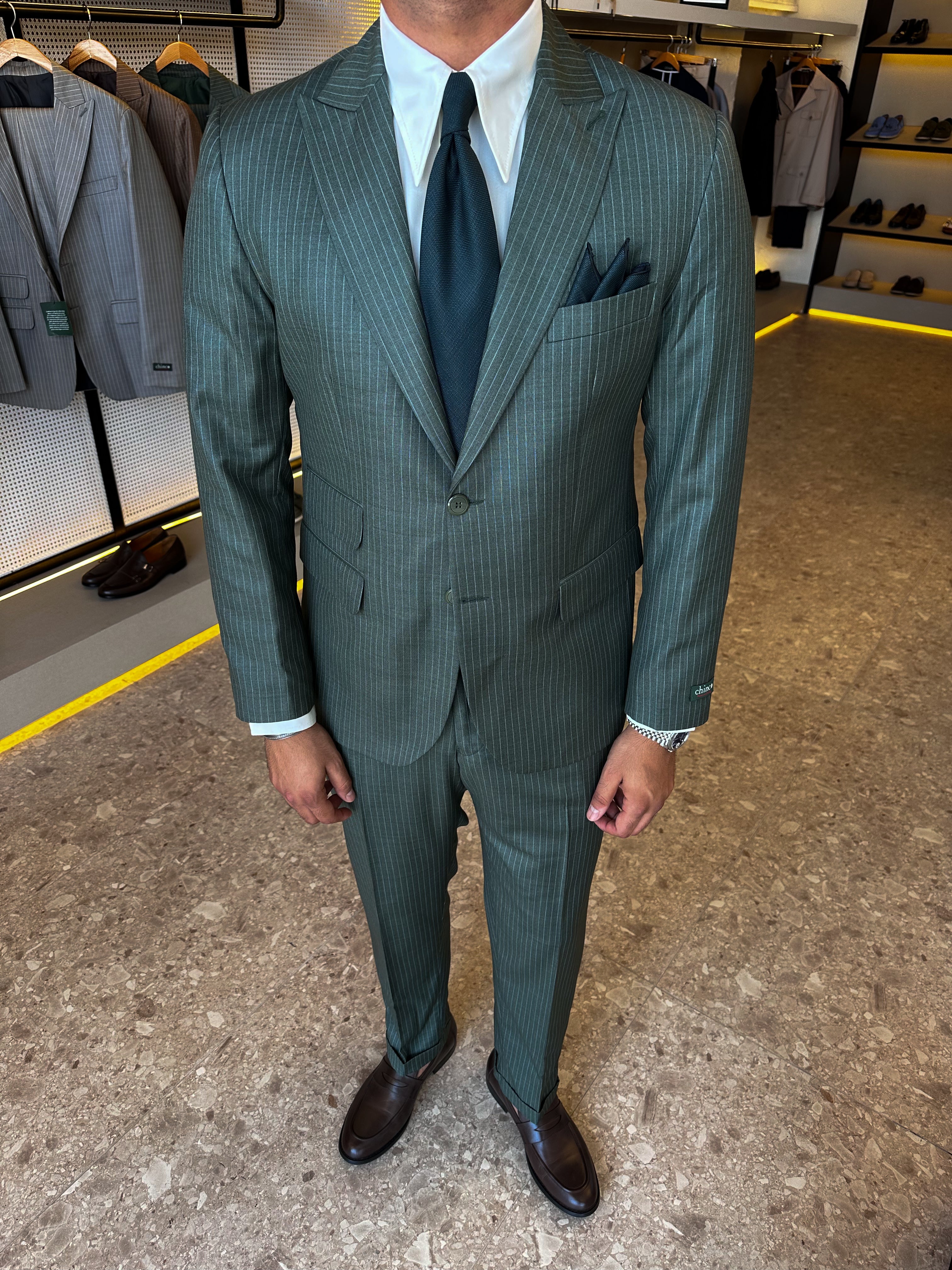 Slim fit suit with two pockets - Olive striped