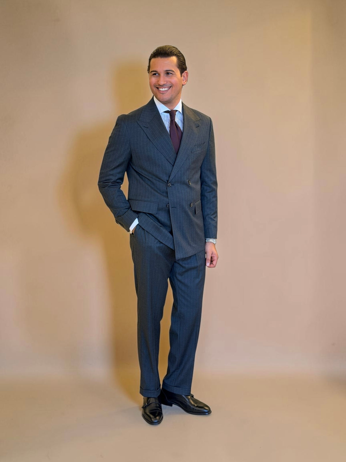 Pinstripe Double-Breasted suit - Dark gray