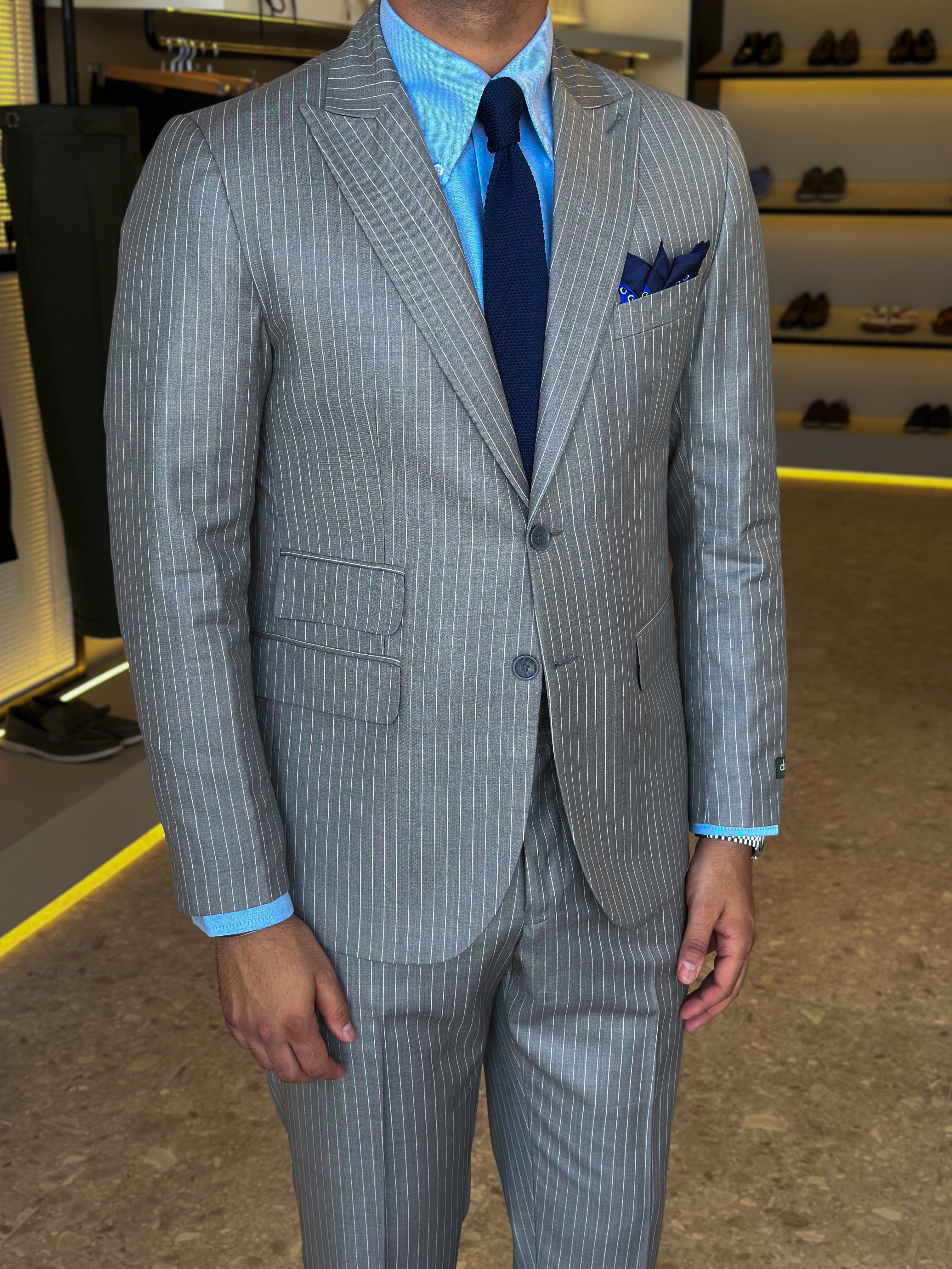 Slim fit suit with two pockets - Gray striped