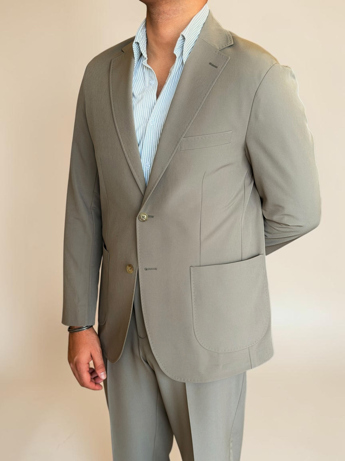 Pocket suit - light olive