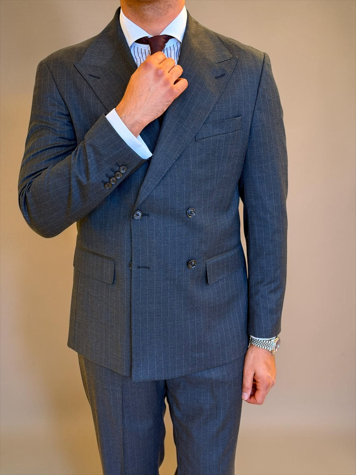 Pinstripe Double-Breasted suit - Dark gray