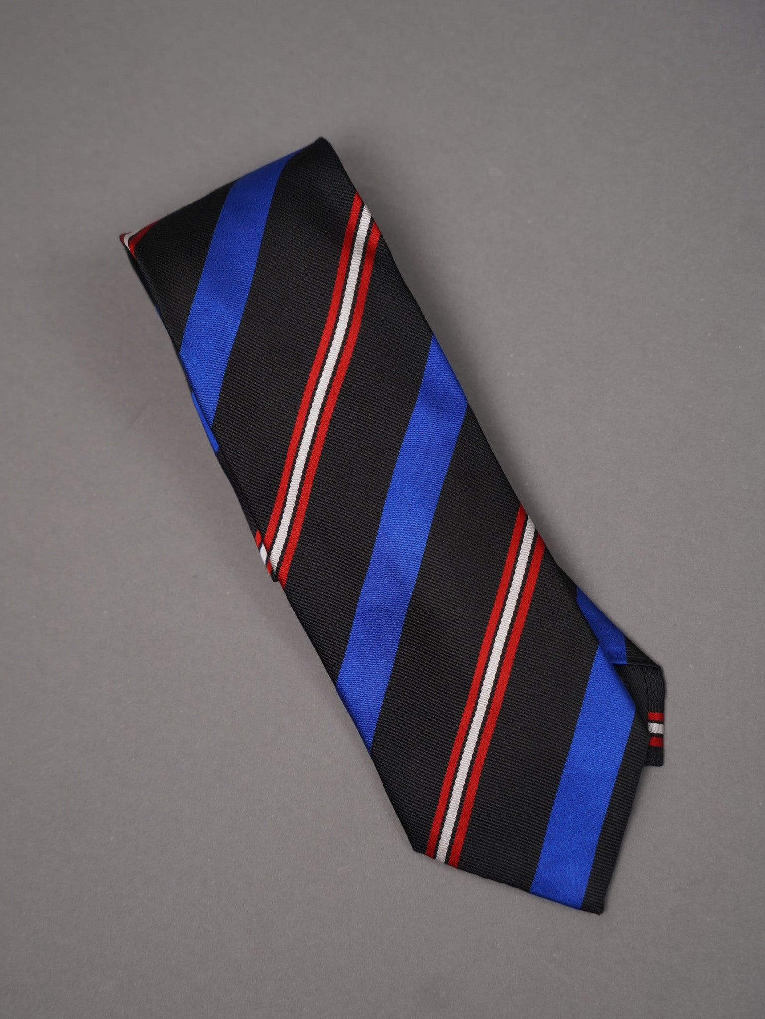 Tie with pattern