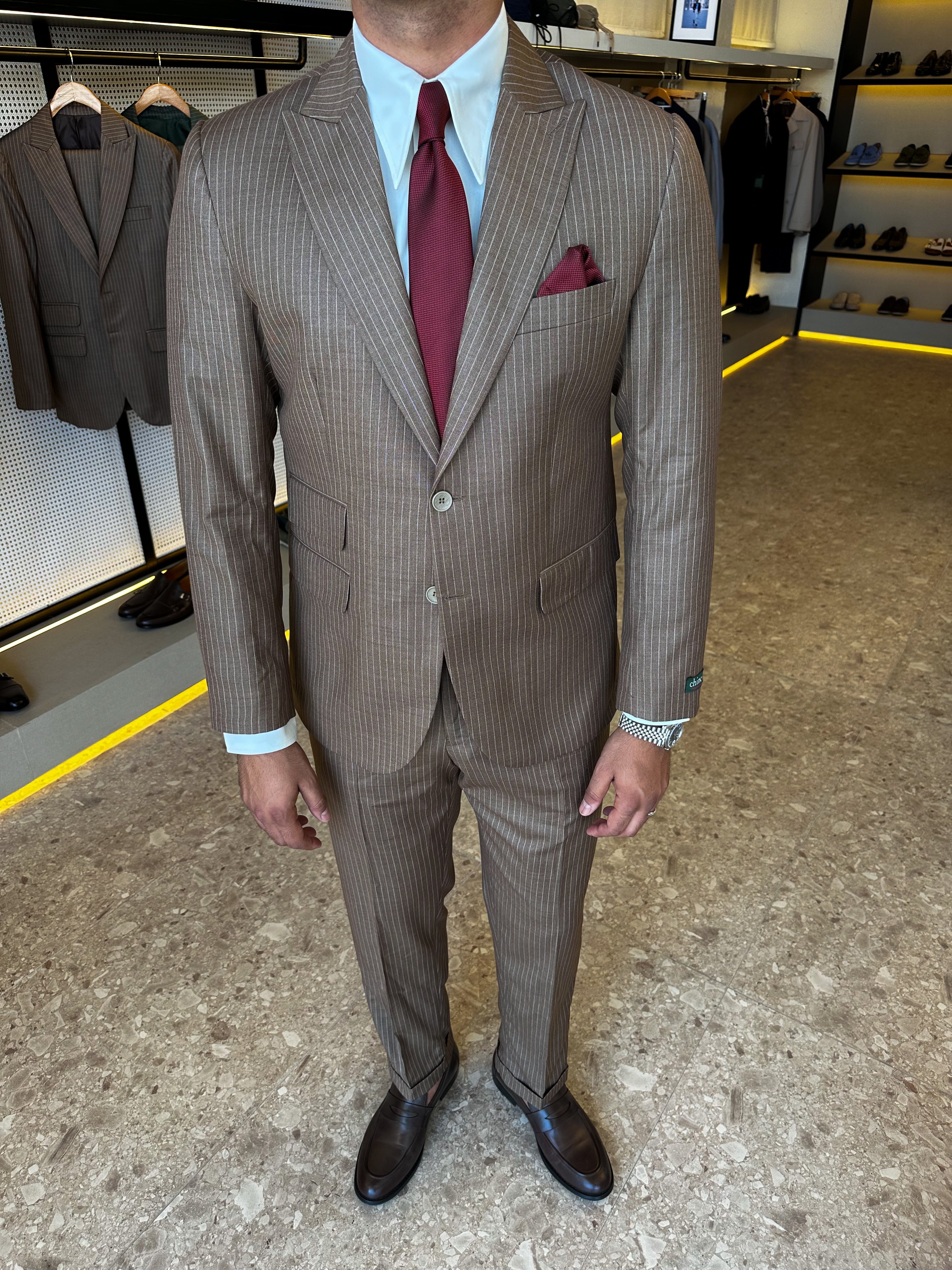 Slim fit suit with two pockets - Brown striped