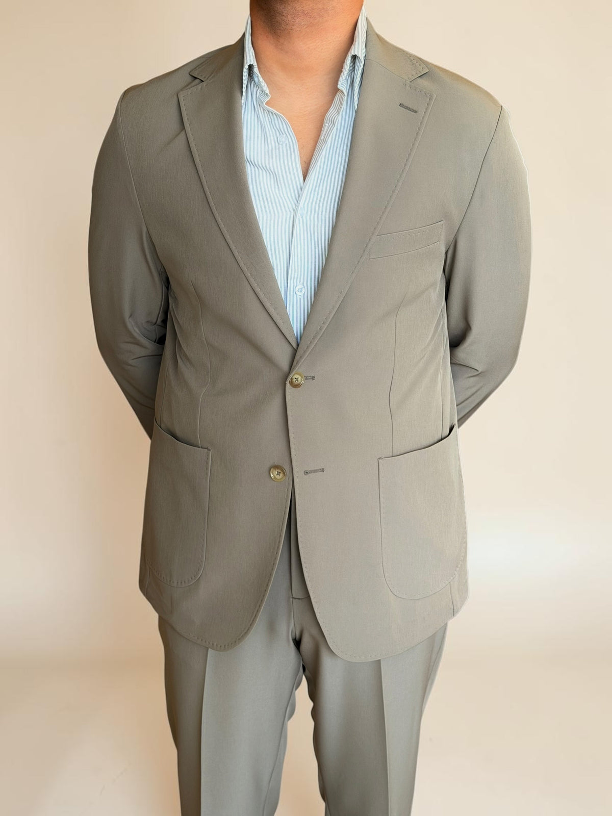 Pocket suit - light olive